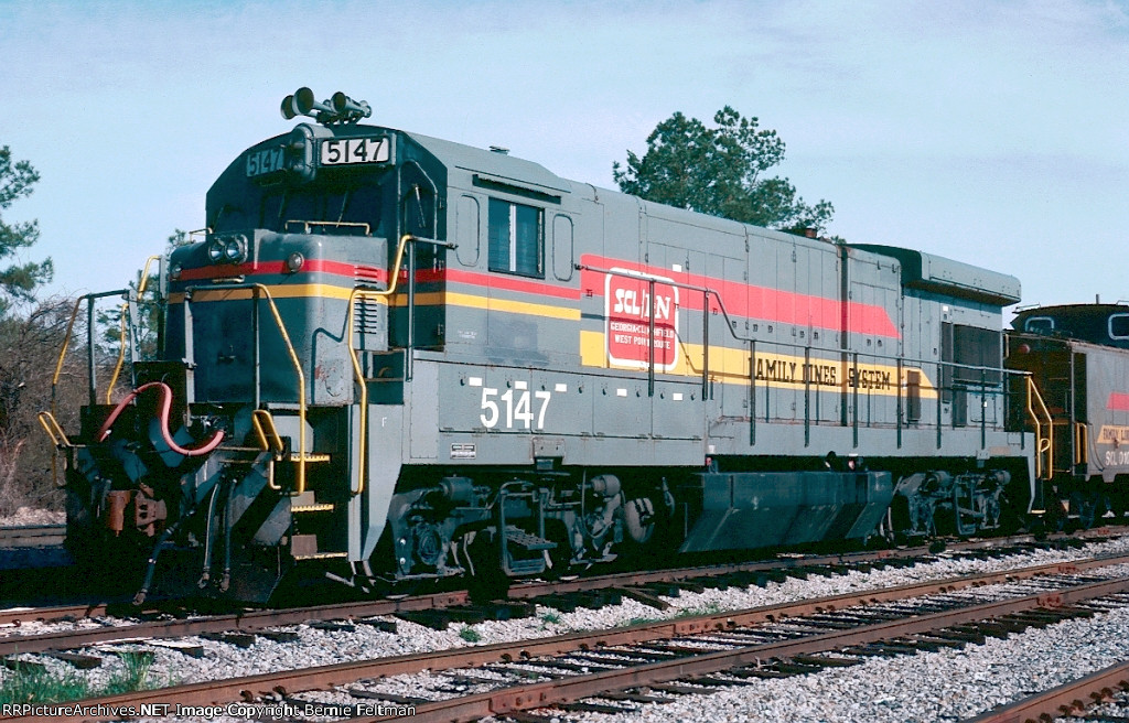 Seaboard System B23-7 #5147, serving with caboose SCL 01092 as Oglethorpe Switcher,